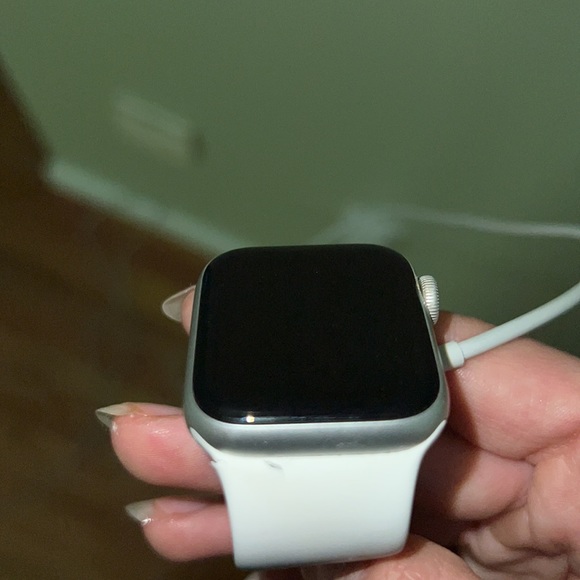 Apple Watch with two chargers included - Picture 5 of 6